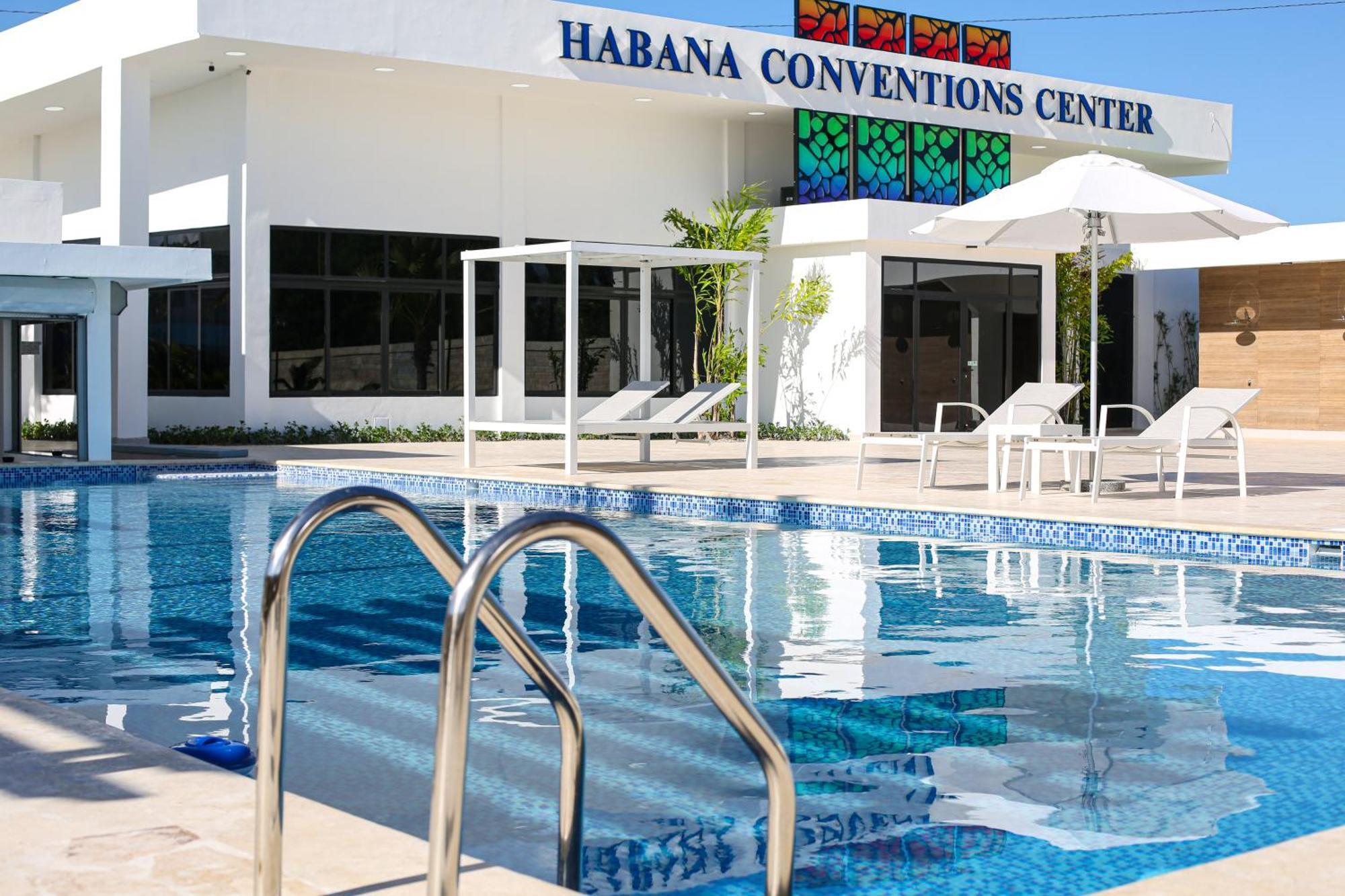 Habana Hotel Y Restaurante Salvaleón de Higüey Exteriör bild